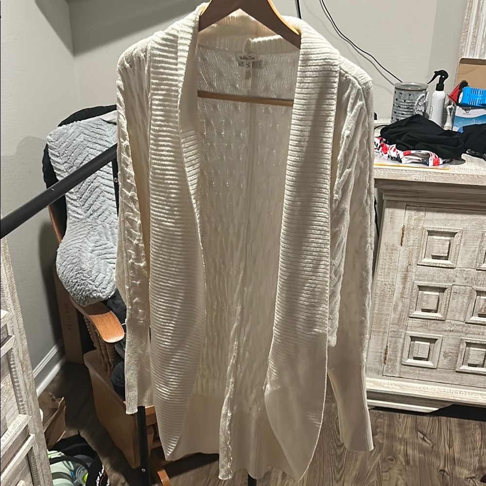 Elegant White Women's Sweater